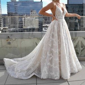 New Unaltered Ivory Martina Liana Wedding Dress Ball Gown Size 10 3D Floral 1325